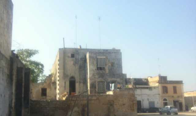 Alla scoperta del ''far west'' di Bari: tra amianto e abbandono